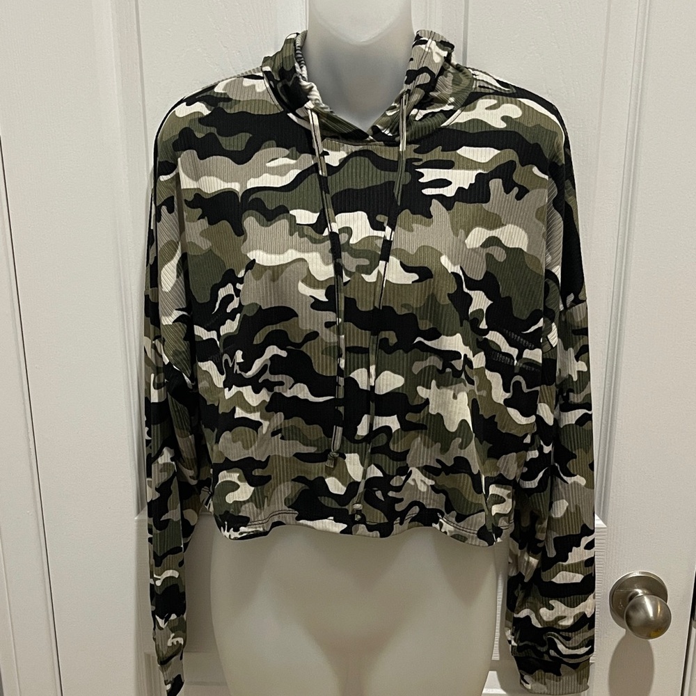 Camouflage Cropped Hoodie